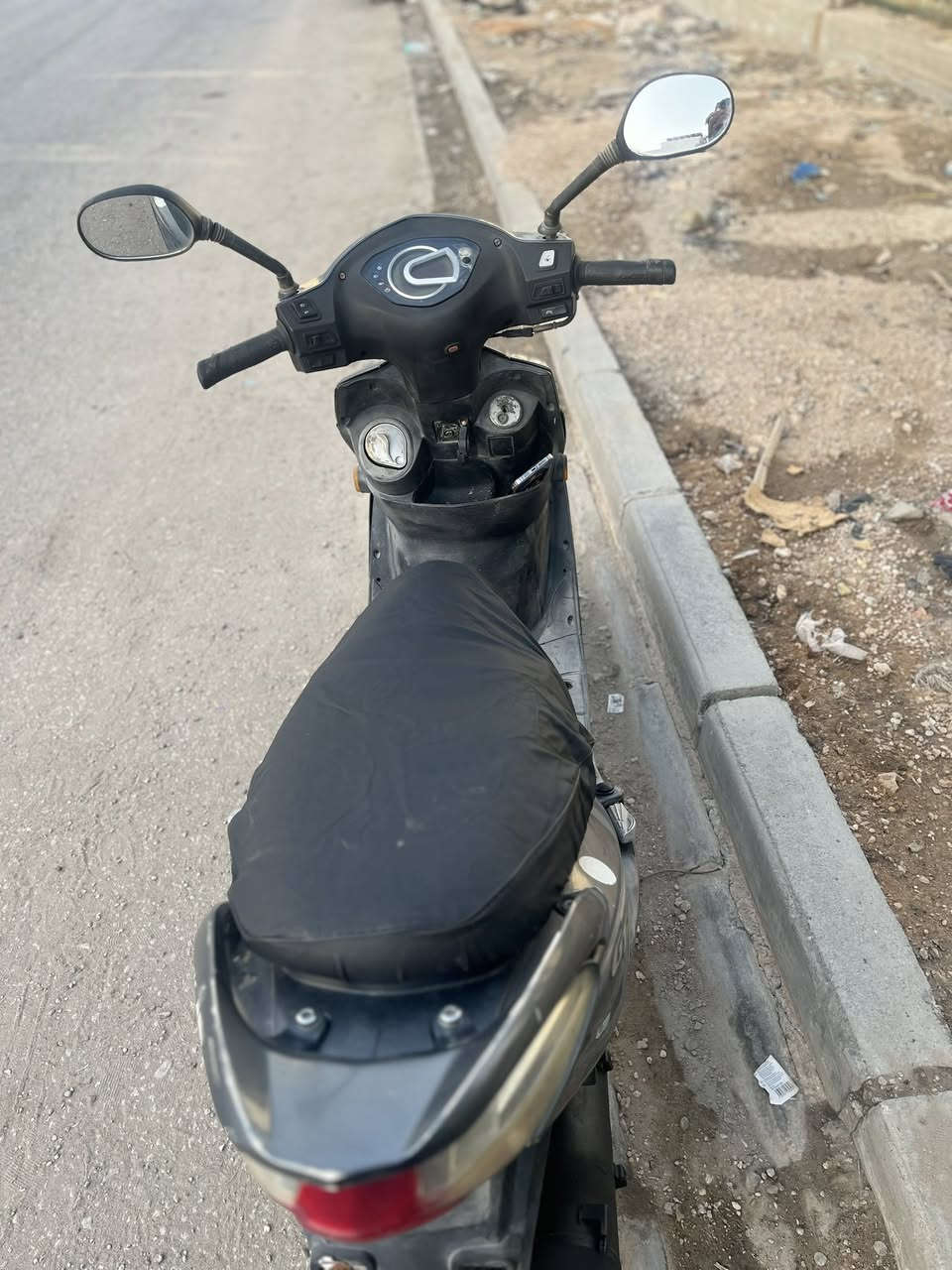 السلام عليكم دراجة للبيع SYM 125gt
الكهربائيات كلها شغاله 💯
شرط تشتغل نكرة سلف
السرعة مقفولة من العقل 65 كم (مو عطل)
مكاني حي ميسان السعر   300 الف
رقم ***********
