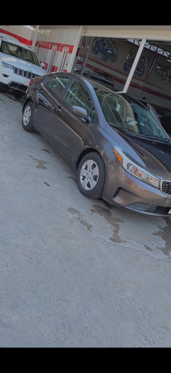 السلام عليكم
فورتي ٢٠١٧ امريكية حادثها موجود بالمنشور السيارة بجم بلادي كبس المراصفات العادية تحكم ستيرن وشادلها كامره وحساسات السيارة مابيها نقص برغي جديدة وعلى ايدنة ومال بيت  متحتاج اي شي مصرف وماشية ٧٠ 
السعر ١٢٣  بيها مجال بسيط 
مكاني بغداد العامرية

***********
