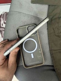 ايفون ١١ نظيف مستعمل للبيع ما مفتوح سعر200قفل مكاني بلديات رقم التلفون...