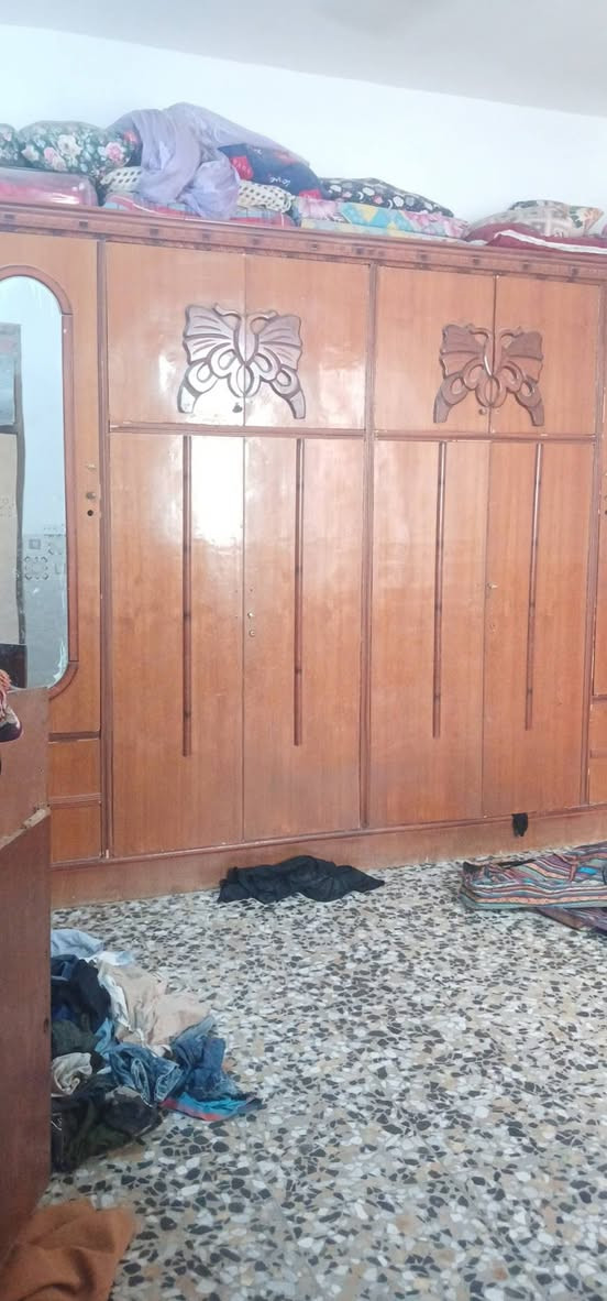 السلام عليكم عندي اغراض للبيع اللي يريدهن يتصل عليه مكاني بغداد***********
