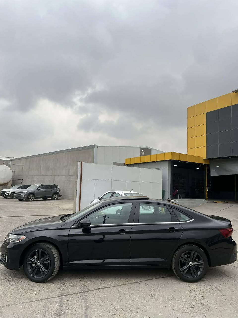 Jetta 2024 blacktop 
Jetta se blacktop 
دوو پارچه صبع 
١٢ مايل رۆیشتیە 
ایرباگ سیستەم بە شەرت 
١٥٥$ سحر بلاش 
***********
