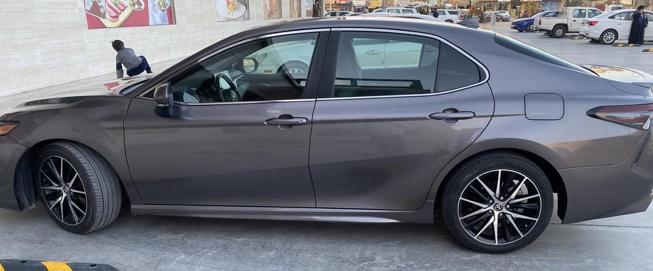 تويوتا كامري 2023 SE
رقم بغداد حره
ماشيه ٥٠ الف حقيقي
محرك ٢٥٠٠ بانزين
مقاعد جلد
شاشه كامره 
ويل ١٨
مقعد السائق كهرباء
السياره جاهزه من كلشي 
صبغ قطعتين جاملغ والبنيد بدون دواخل
السعر 180$ وبيه مجال 
للاستفسار ***********
