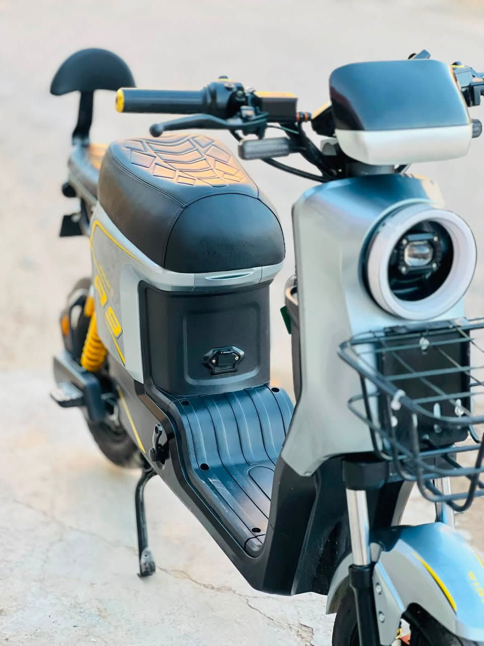 للــبــيــع دراجــة شــحــن

R9 

2026 آخر إصدار جديد ماناقصة كلشي 

غراضة موجودات كلهن بالچيس

فول مواصفات 

4 گير 

سرعة 109 

نظام الـ R يرجع عالبگ

لايت عالي ناصي زنون 

اشاير ودبل اشارة 

#الــسســععــرر_650_وبي_مجال 

مكاني صلاح الدين بيجي

***********
