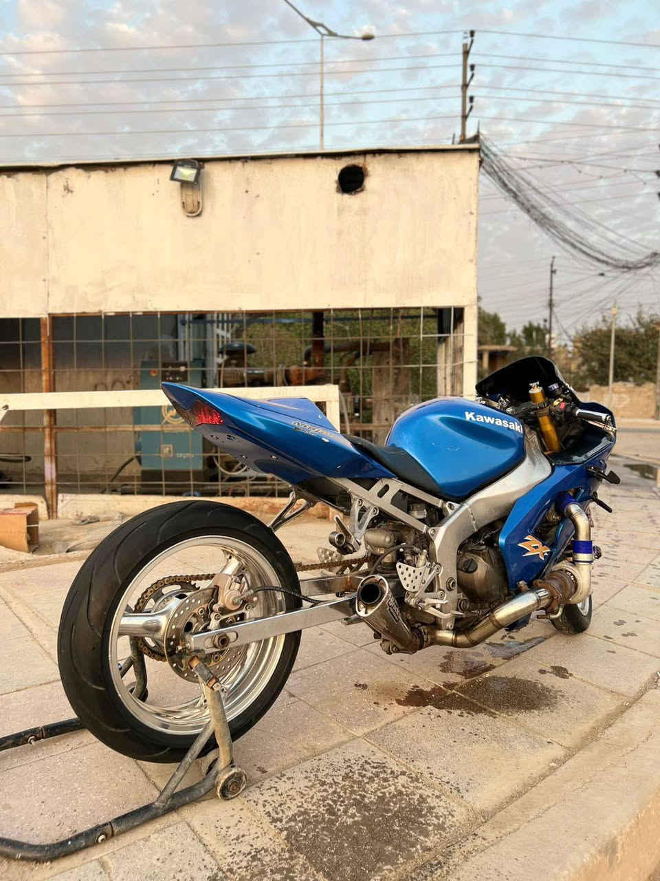 كوساكي 636 2004💙😈
دراجة كاوسكي  للبيع مكان بغداد فلكة المدائن ماشية 31 
***********
بدون رقم بدون كمرك  منفيس ومكاتبه فقط
  محرك مكفول 100%
تزويد الي بيها خير من الله 
عقل مبرمج بلادي بدون باور  رون 7 بفصل وكلج 
هاوزن خلفي نيكل كوم 
وياله خلفي وامامي نيكل كروم 
جاملغ امامي كاربون فايبر 
لايت زنون اصلي قوي حيل 
دشبول ازرك ملون 
صالنصا  بروكس اصليه 
بكلايت لدات  اشاير 
تيبرو ( سوبر ) بس حاليا ملغي 
دراجة صافية وبيها شلعة ومعدل كلش قوي 
فقط بيع ومستعجل دراجة مصىروف عليها هواي وبلعافية علي الي تصير من نصيبة
