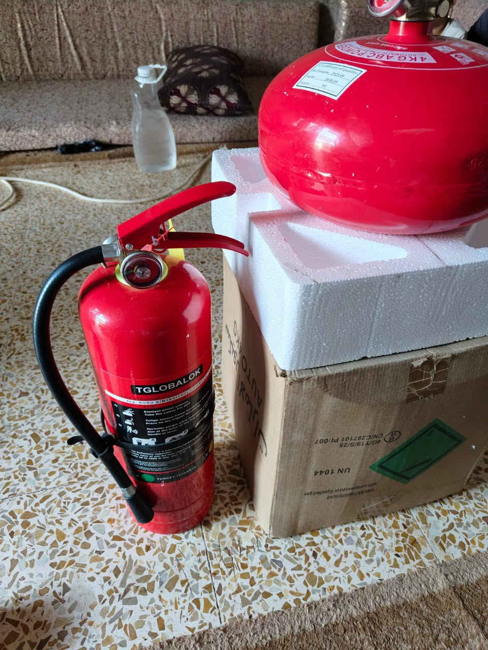 متاح اطفائيات مطعمه وحده سقف والخ يدواشتراهن قبل يومين ويريد يبعهن مكلف بل نشر تواصل  ***********يه
