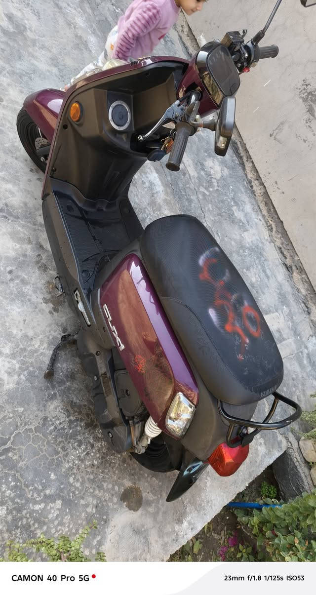 بوليس مسطره 2013 ماشيه 20 صار فتره نازله من لحاويه ختم واحد مراوس بجبلي ***********
