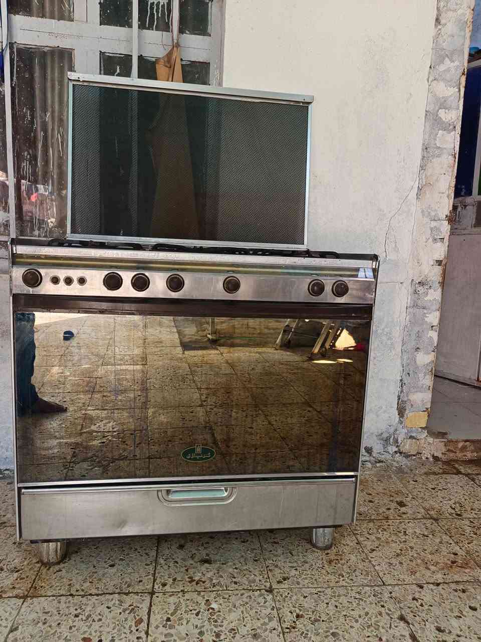 السلام عليكم طباخ گريازي نظاف كلش وشغال كله فرن شغال ناره زركه شرط الفحص للبيع سعر 200الشراي يتصل على الرقم ***********
