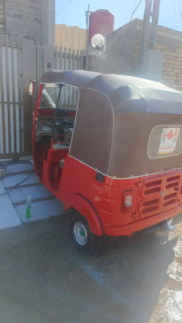 السلام عليكم تكتك موديل 2018 مصبوغه عام للجماليه محرك 20 التكتك كامله ما نقصهه برغي محركهه خير من الله اوراق بسمي  مكاني بابل الحمزه الغربي السعر 4/100 وبيهه مجال  قليل للاتصال ***********
