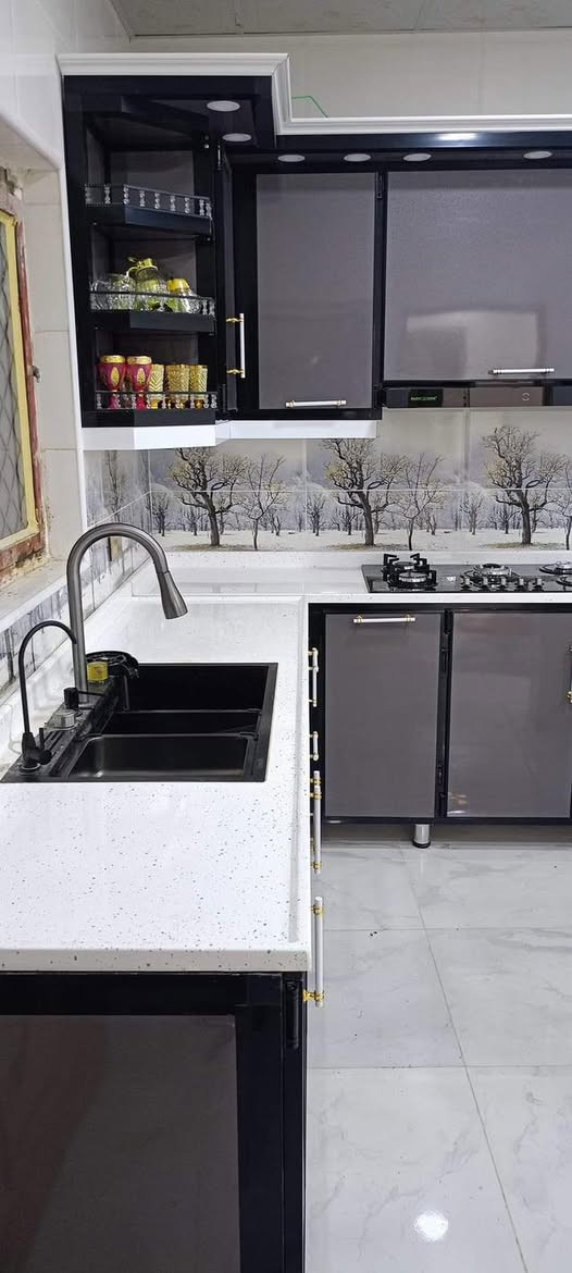 🍴✨ مطبخ ألمنيوم من أعمالنا ✨🍴
إن شاء الله ينال إعجابكم 🤍

🔹 مواصفات:
🇹🇷 خامات تركية عالية الجودة
🪵 محشّى بالخشب لثبات ومتانة أكثر
💧 دواخل فوم ضد الماء
🎯 التصميم والتنفيذ حسب طلب الزبون

📞 للاستفسار والتواصل:
عبر الصفحة 📩 أو الاتصال على الرقم:
*********** 📱العنوان كوت دور العمال
