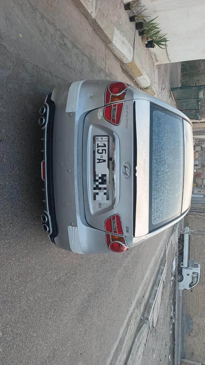 محرك 1600 دكشن عالي
سنوية جديدة وهزه جديدة 
بيها ٣قطع صبغ ومكفوله من الضربه 
كير ومحرك خير من الله 
تبريد ثلج+ تدفئه كشن 
منظومة زنون +شاشة وكامرة + دوشمة جديدة داخلها جدا نظيف سيارة متعوب عليها 
السيارة بالفلوجة وبالغزالية 
رقم الهاتف  *********** 
السعر المطلوب 79 وبيها مجال
