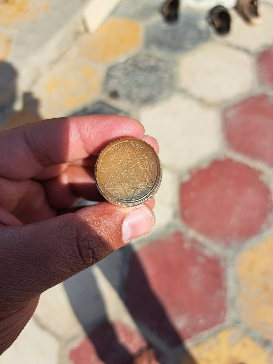 خاتم للبيع شرف الشمس
السعر ٦٥ 
مكاني واسط لايوجد توصيل 
***********
