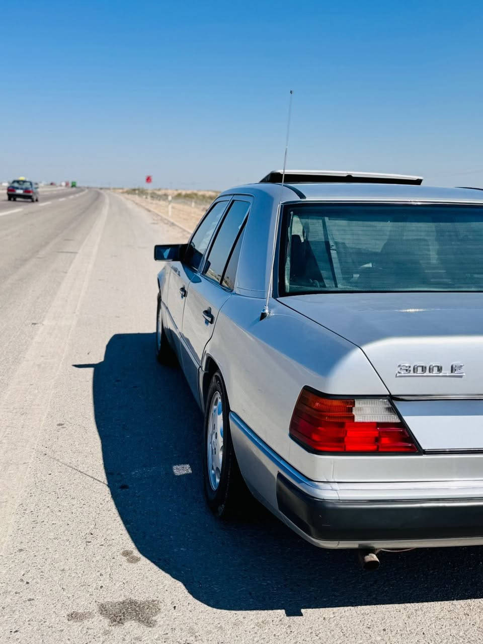 مارسدس  دب 1991 سيارة جاهزه  من كلشي رقم بغداد دولي صبغ عام جمالية بدون معجون وبدون ضربة مكينة عنكبوت بلادي كير ومكينه كفالة للاستفسار واتساب فقط السعر 78 
***********
