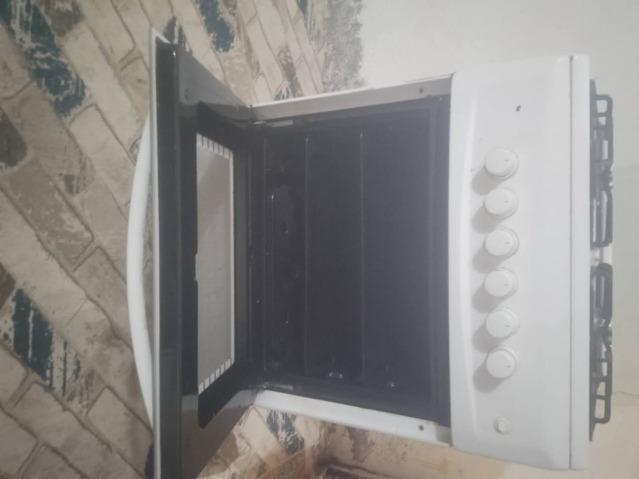 طباخ  نضيف البيع ١٥٠الف وبي مجال ***********
