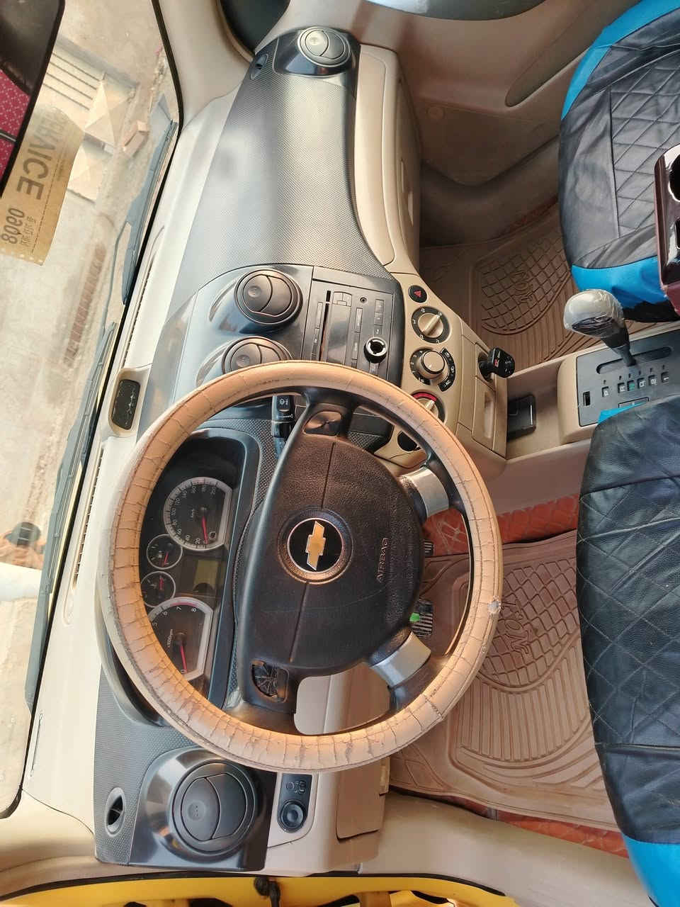 السلام عليكم افيو موديل 2011 شركه عامه  كير اوتو رقم مثنئ سنويه 2028 سياره مكفوله من ضربه وتبديل وصبغ سياره جاهزه حداديه كير مكينه خير من لله  تبريد تدفئه تخم تاير سياره جاهزه مكاني ديوانيه مهناويه ***********
