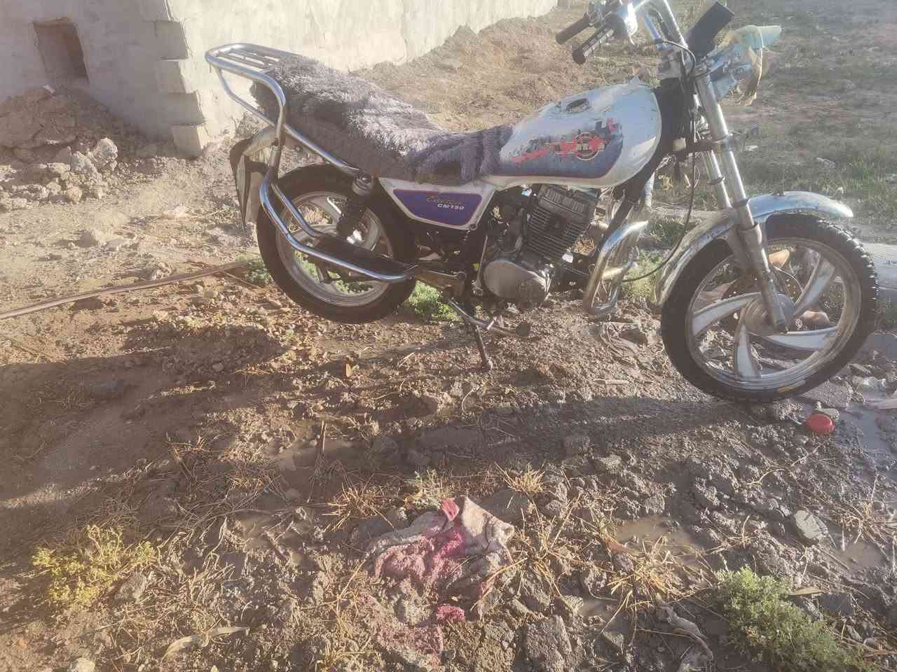 سلام عليكم دراجة جنى دبل ابلك شغاله سلف لايت محرك فول نضافه لبيع سعر 200 او بيه مجال لاتصال ***********
