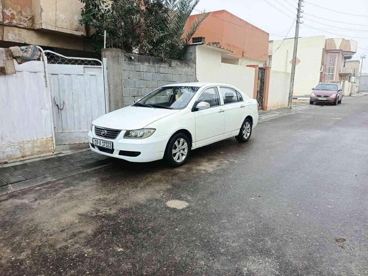 يا الله
ليفان ٦٢٠ باسمي السيارة كاملة من كلشي بلادية
بيه خياسات قليلية بالدوس وهذا الشي معروف بالليفان 
سلابت روف  بيه ايضاً بداية قليله خياس .. 
الباقي كله بلادي وشغال سيارة اخت الجديدة. 
شوفت عينكم تبريد تدفئة مكينة گير خير حدادية خير من الله تجي وتشوف بعينك .. رايدة ب ٥٤ ترهم مرواس سيارة اوتو 
اتصال على الرقم ***********
