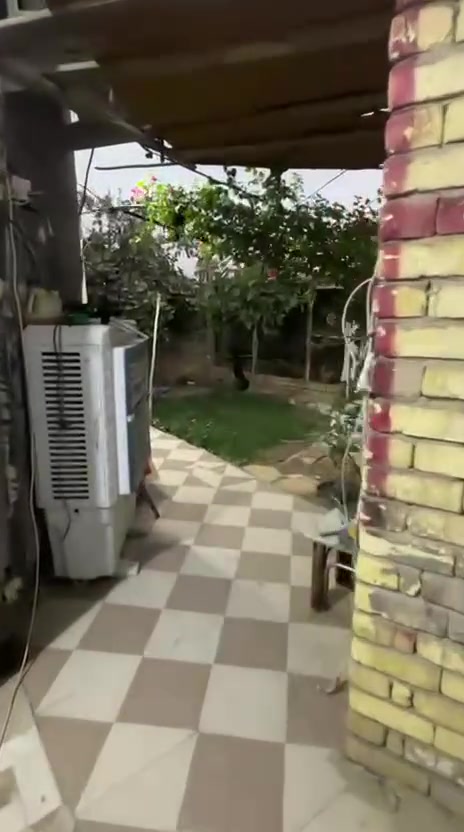 بيت زراعي المساحة٣٠٠في منطقه المهديه طابق واحدطابوق وصب يحتوي على استقبال وصالة غرفتين مطبخ حمام داخلي وصحيات داخايةوخارجيةتابعةلديوانيةالخارجيةطولهاا١٠ امتاروحدايق ٢
***********ابو علي
