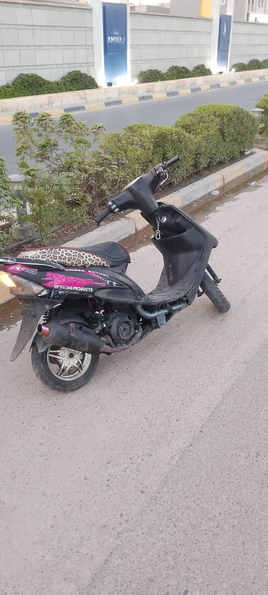 للبيع ماكس  جاي امشي بيه وطفت ابيع كوم حديد صالنصه رياضي كفرات اربع ولفات موشم WF  وياله رياضي صبغ شاصي سمنتي🩶 مكاني بياع سعر 275 الف ***********
