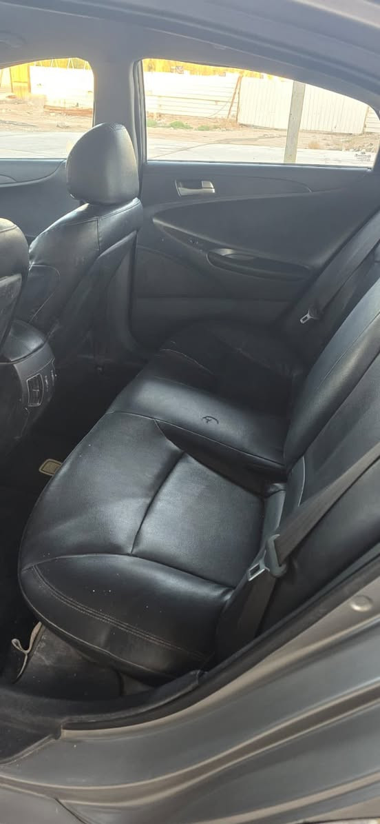 السلام عليكم  
 سوناتا ادوات سياره  غاز اصل انسه صرف موديل 2014 اصل 
كصة جنطة شغل درجة اولى باجات
دخول جديد 
متوم رقم دولي الجديد شرط الحاسبه مكينه 2000دوش 
-تحكم مري كهربائي مري شفط
-كشافات ضوئية LED
-كشنات جلد 
-نظام ايكو  
-تدفئة بالكشنات 
-تبريد بيانو قطعتين ثلج 
-تحكم ستيرن 
-حساسات خلفية 
-مانع انزلاق  
كير مكينة تبريد تدفئه حداديه دواخل كهربائيات 
كلشي جاهز 
مكان السيارة حله
السعر 45وبيه مجال قليل جداً 
 الاتصال ***********
