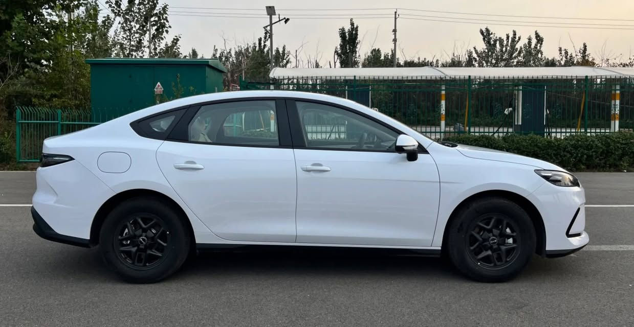 يم (معرض الكريم) توفر (سيل 5 والكن بلاس )ال BYD SAEL . 05 شكل التسلا او البورش / المواصفات البيسك
☎️***********☎️مؤمل 

عرض خاص وسعر بلاش 💥

يم معرض الكريم لتجاره السيارات الحبيبية ساحه واهران 

جن بلاص ابيض داخل أبيض 

🔴السعر  :تواصل مع الأرقام 

 عراقي وتستلم صافي بدون دلالية

عن توفر سيارة بي واي دي 2025

‏BYD  Sael 05 2025

اليكم المواصفات

انتبه السياره : هايبرد & بانزين & كهرباء يعني التفويله الوحده بانزين 🔥🔥تمشيك 2100 كيلو

65كيلو شحن 🔥🔥

موديل 2025

حساسات 

حجم المحرك 1.5

شاشه اصليه 

كامره خلفيه

هند بريك كهرباء

دشبول شاشه ديجيتال

اوتو هولد

مفتاح التشغيل بصمه

تشغيل عن بعد تحكمات مقود

اوامر صوتيه

منفذ طاقهس

منافذ شحن

مقول جلد حياكه

دخول ذكي

3 وضعيات قيادة

اشاير بل مري

تتسع المقصورة ل 5 ركاب

المقاعد جلد رياضي

اريل نفكيتر

اناره داخليه LED

لد امامي LED

‏LED بك لايت

قطعتين تبريد 

مثبت سرعة

حجم الاطار 16

مانع تزحلق

شاحنه خلفية

كير ماوس

البطاريه ليثيوم الاقوى والاطول عمرا في عالم الهايبرد ملاحضه: جميع العده مالته موجوده المن

والكيبل الشاحن

والمثلث

انتبه 

🟩 السعر .🔥 

بسعر الجمله وتدللون علينا

🔹معرض الكريم لتجارة السيارات 

مكان بغداد/ ساحه واهران الحبيبية 

بيع ..نقدآ 🔶

وبأنسب الاسعارررر▫️

***********/ مؤمل
