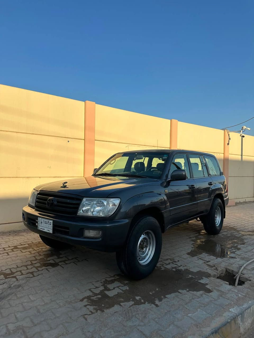 سلام عليكم 
لاندكروز vxr موديل 2005 مكينه 8 سلندر كير اوتو سياره نضيفه كلش بيهه صبغ جاملغ امامي وبنيد بدون ضربه وبيه صبغ على كد الخطه حداديه جديده مكينه كير كفاله فور ويل شغال ستيرن كهرباء كشنات كهرباء فتحه السياره سعرهه 160 وبيه مجال كلش قليل اي استفسار  ***********وعندي فيدوهات وصور قبل صبغ الخط عمارة, ميسان

