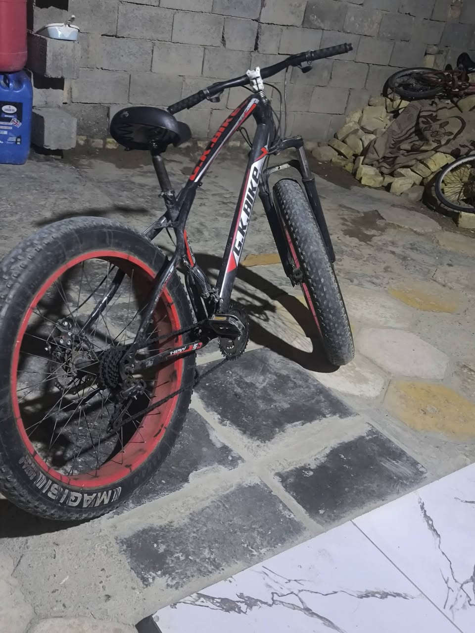 باسكل كوبرا الشكل الجديد
باسكل نضيف ماعوزه بس نفخ لتاير الورا
السعر 90وبي مجال للشراي


**إذا كنت صاحب هذا الإعلان وتريد حذفه لأي سبب، رجاءا أرسل رسالة إلى الدعم الفني**