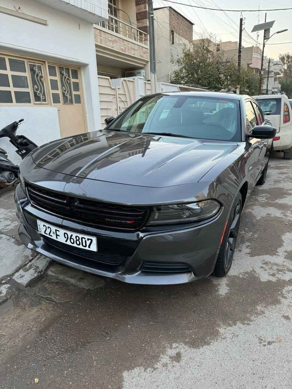 تحيه طيبه السلام عليكم
دوج جارجر 2023 SXT بلاك توب 
وارد امريكي حادث موضوح صور 
-العداد 21 ميل 
- بصمة 
- حساس خلفي وامامي 
-شاشة كبيرة 
- كامرة خلفية دوارة 
- تشغيل عن بعد 
- قطعتين تبريد 
- كراسي كهرباء 
-لايت زينون
-ويل كب 20,
باقي مواصفات معروفة
رقم اربيل شرط تحويل 
، 230 ورقه 
أي استفسار رقم صاحب السيارة 
*********** 
مكان بغداد كاظميه
