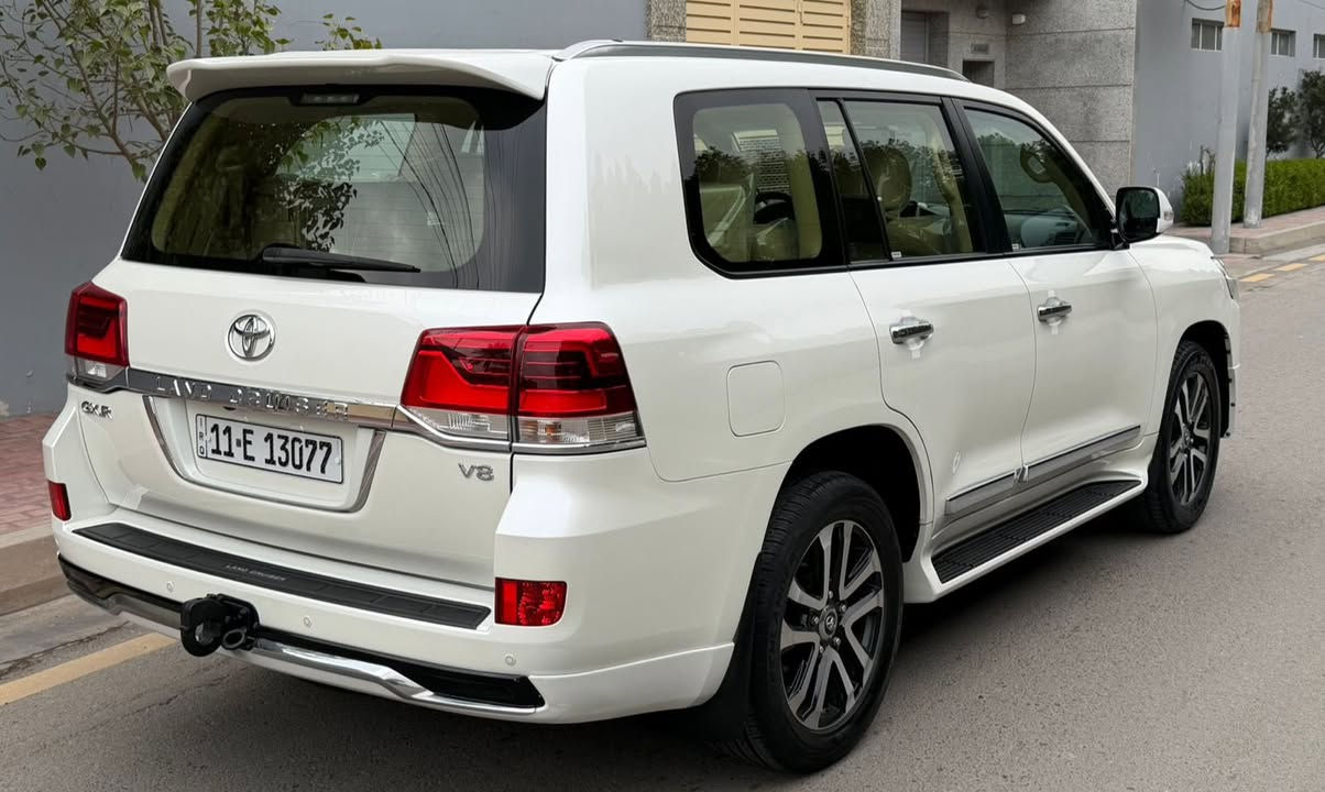 لاندكروز 2017 فووول
مكفوله كفاله عامه من صبغ والتبديل والبارد سياره عل وضع شركه بعدها بل كارتون سياره ..
تخم تاير جديد كرسي 3 حركات 3 شاشات محرك 8 سلندر 4600
سنويه بأسمي كير محرك كفاله 
عنوان سياراه بغداد الاعضميه 7 ابكار .. 
السعر ..470..قفل بيع فقط ***********
