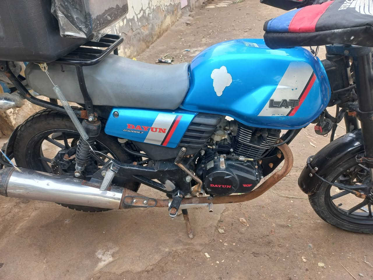 السلام عليكم عندي دراجه دايون لاتي مديل 21طالعه بشهر 11 الدراجه جفتته بوشه وبستم صارله شهرين مكاني ناصريه قرب لاسكان الصناعي الشراي رايده مليون 550 رقمي *********** شباب رقمه ناصريه
