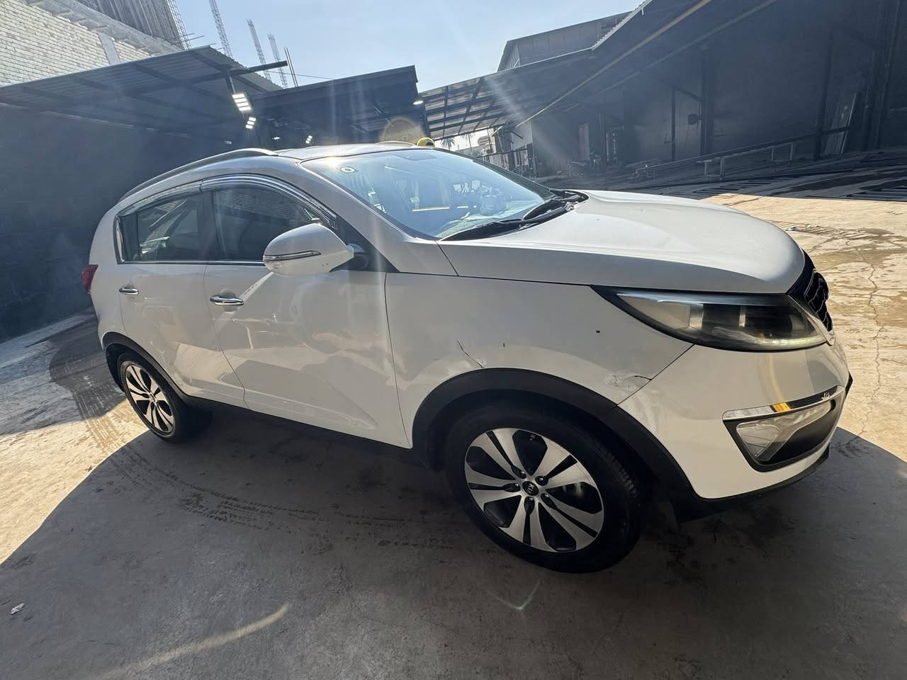 سبورتج 2014 خليجي 
بيهة بنيد مصبوغ نصة وبيهة جاملغ مبدل والاصلي جاملغ موجود بي طخة خفيفة 
وبيهة بارد مثل مموضح بالصور 
سيارة تخم تاير
 ماشية 170 
مري شفط محرك 2000 دوش
للاستفسار ***********
بغداد الاعظمية 
السعر 143 وبيهة مجال
