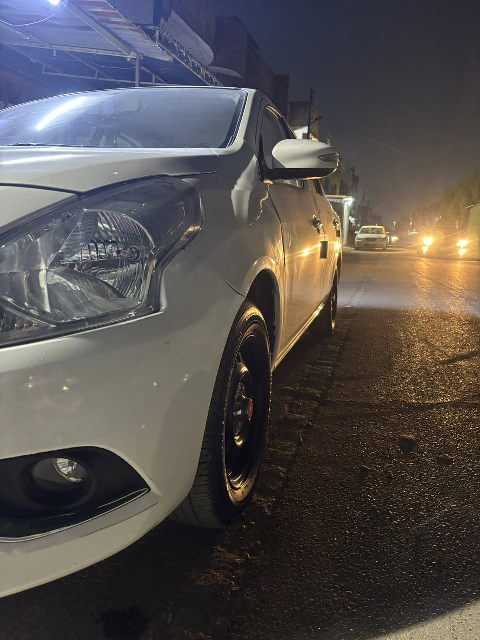 سلام عليكم 
للبيع نيسان سني موديل 2025 
السياره ام الضمان مال شركه نيسان 
ماشيه  20الف السياره نضيفه جدا مال بيت 
صار بيهه تبديل جاملغ السايق فقط 
مواصفات النيسان معروفه 
جام كهرباء 
تبريد قطعتين 
شاشه 
وباقي المواصفات معروفه 
السعر 124$ وبيهه مجال 
بغداد الشعب 
الاستفسار 
***********
