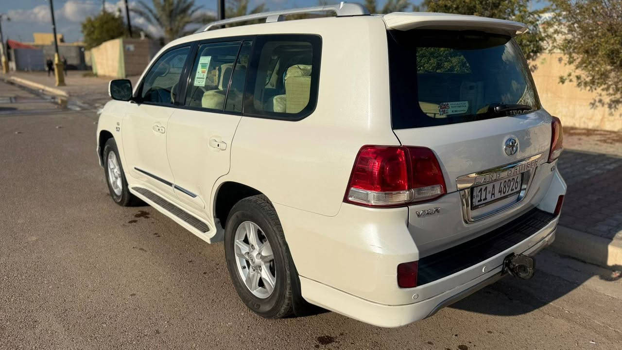 السلام عليكم
لاندكروز ٢٠١٠ خليجي مكفوله كفاله رقم بغداد
المواصفات vxr... الي يدور جديد هاي السيارة جديدة 
بصمتين تشغيل وابواب.. كشنات جلد.. كشنات كهرباء
محرك ٨ سلندر 4700.. ستيرن كهرباء.. زراك لايت
حساس امامي خلفي ..فتحة سقف.. عداد 240
مكان السياره صلاح الدين بلد... السعر ٣٣٠
***********
