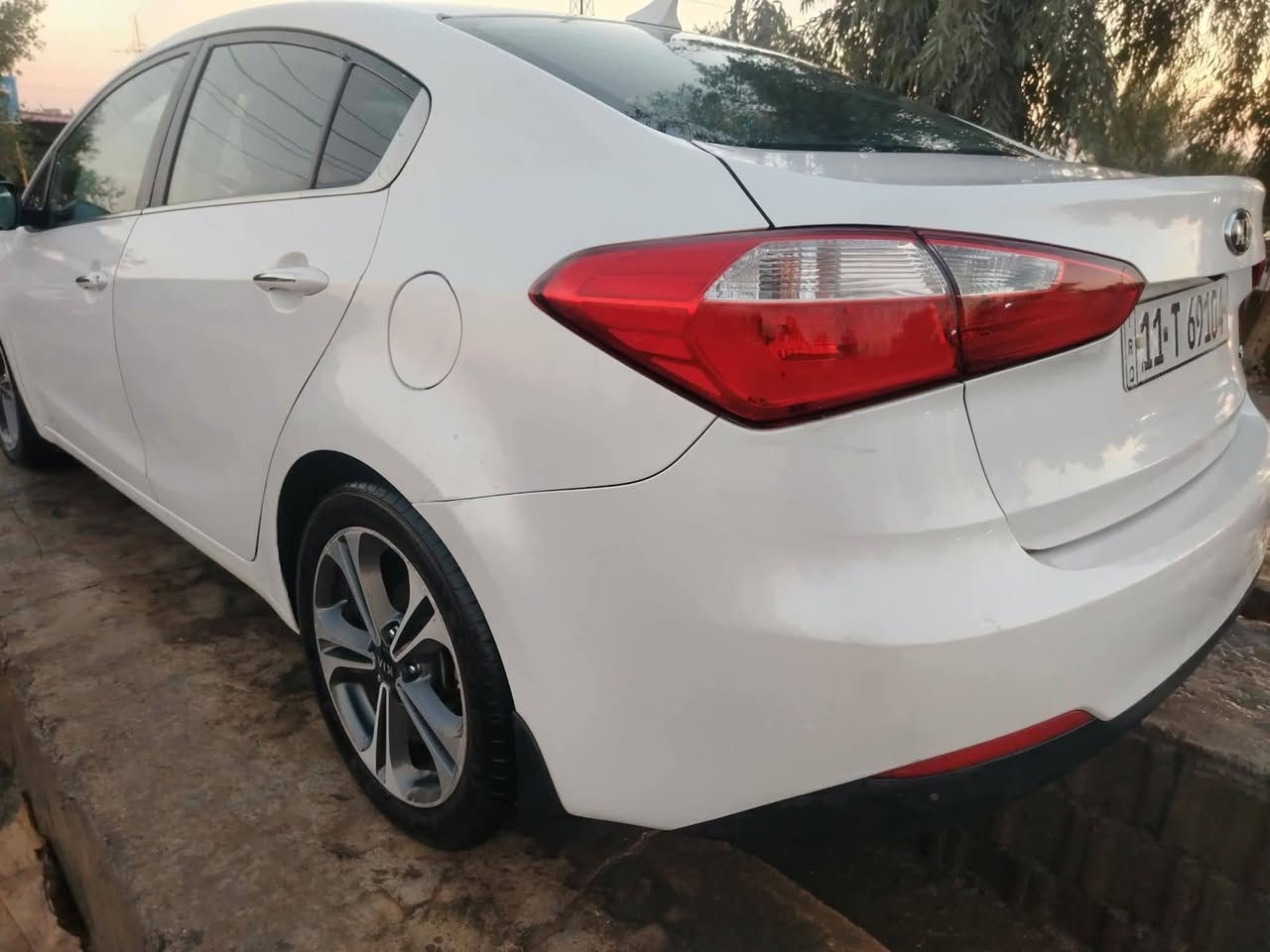 سيراتو 2014 مواصفات ViB فووول استيراد خاص اعلى مواصفات محرك2000 GDI
بس قطعه صبغ بيها باب خلف السائق
فتحه سقف
بصمه تشغيل وأبواب وصندوق
تحكم جهتين
3 انظمه قياده
مري شفط
اشاير بالمري
كشن جلد
كشن كهرباء
تبريد بالكشن الأمامي والخلفي
تدفئه  بالكشنات الاماميه والخلفيه 
وبعد مواصفات بيها
رقم بغداد الدولي الجديد بإسمي سنويه وهزه جدد
السعر؛ 115" 
العنوان بعقوبه ***********
