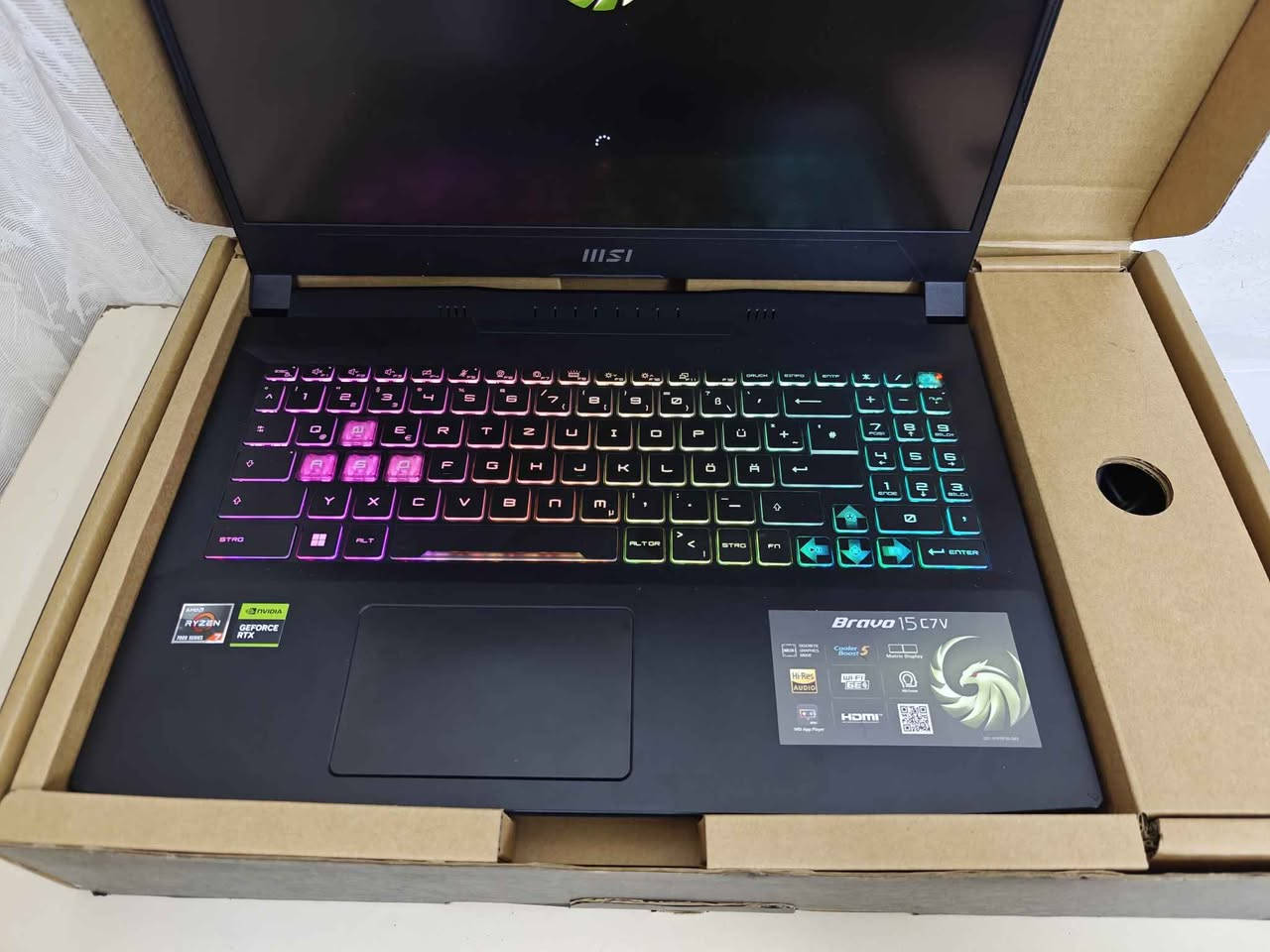 MSI Bravo 15 C7V 🚀 بازەکەی ئێم ئێس ئای گەیشت!

مواسات / الخلاصة: 🛠️
▫️ Model: MSI Bravo 15 C7V 💻
▫️ CPU: Ryzen 7-7735H (7th Gen Processor) 🌪️
▫️ GPU: NVIDIA GeForce RTX 4060 8GB (105W) 🔥
▫️ RAM: 16GB DDR5 🏎️
▫️ Storage: 512GB SSD 💾
▫️ Display: 15.6” FHD 144Hz 📺

کوردی:
ئەم لاپتۆپە بۆ یاری و کاری قورس بێمنەتە، مواسەفاتی لوتکەیە و زۆر پاکە.
نرخ: 1,375,000 دینار (مەجالی تێدایە بۆ مشتەری جدی) 🤝
👈 بۆ بینینی لاپتۆپی تر، سەردانی تێلیگرامەکەم بکەن: https://t.me/diarytechnology

العربية:
لابتوب إم إس آي وحش للألعاب والأعمال الثقيلة، مواصفات جبارة وحالة الجهاز نظيفة جداً.
السعر: 1,375,000 دينار (وبي مجال للشراي) 🤝
👈 لمشاهدة المزيد من اللابتوبات، زوروا قناتي على التليجرام: https://t.me/diarytechnology

📞 پەیوەندی / للاستفسار:
*********** 📲 (واتسئەپ هەیە)
*********** 📲
تیلیگرام: @Dyarysabr حلبجة, السليمانية
