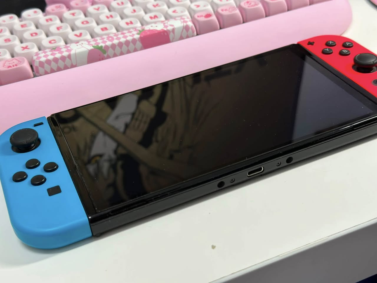 Nintendo نسخة الاوليد
استخدام جدا بسيط مايتجاوز ٢٠ ساعه ... 
كامل ملحقاته مع البوكس 
مابي العاب لانو اشتريته و تركته يعني شبه جديد ..
سبب البيع عندي pc ف ماحتاجه 

السعر ٣٥٠ بي مجال بسيط


**إذا كنت صاحب هذا الإعلان وتريد حذفه لأي سبب، رجاءا أرسل رسالة إلى الدعم الفني**