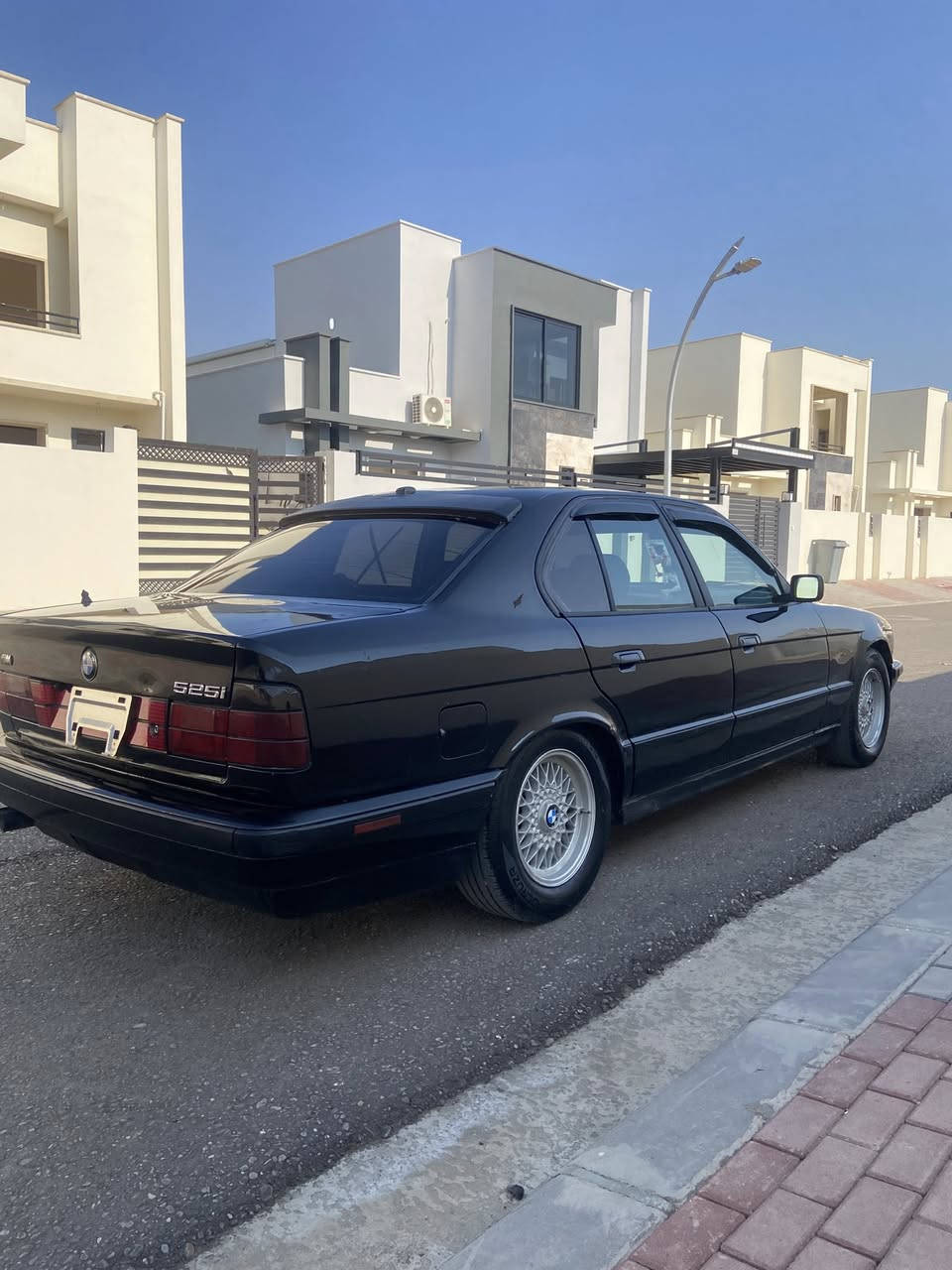 السلام عليكم الحلال للبيع 525
رقم نينوى الدولي تحويل ثاني يوم 

محرك كير شرط لاتنقيص ولاتبخير 
دبل ايرباك 
تخم تايرات وتخم ويل جديد 
صدر امامي خلفي جديد 
كير عادي طيران ارضي 
كشنات جلد 
شاشه كامراات 
منضومه زنون 
سنويه إلى 2029
هزه 2025
ترايك وين ميعجبك 
سنتر لك كامل حتى جنطه 
أربعه جام كهرباء 
كهربائياتها كلها شغاله
سستم سماعات ومضخم كامل ترج رج
تبريد تدفئه 
مكان السياره تكريت شراي اتصل ع رقم وتدلل***********
