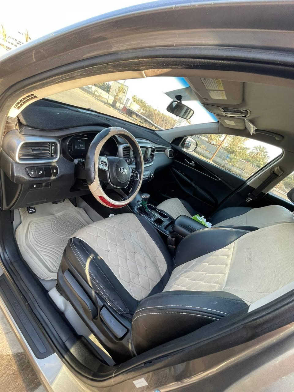 السلام عليكم
سورنتو 2019 باسمي
محرك 4  gdi مفتوح
7 راكب السيارة عليها ادامة كامله
يعني متصرف عليها ولا دينار 
وصور الحادث موجوده
السعر 155
العنوان البصره 
***********
