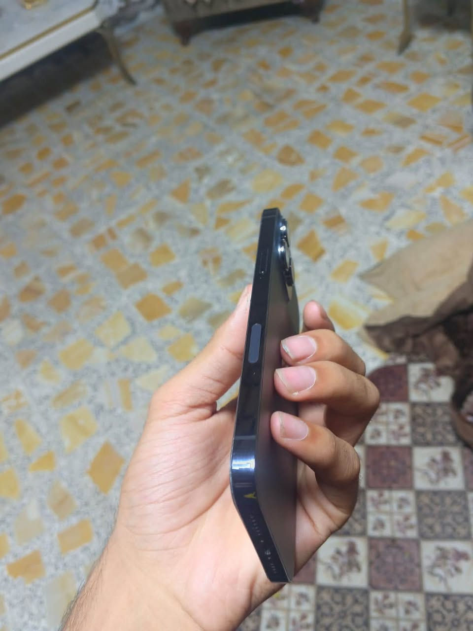 سلام عليكم 
13pro max
الجهاز نضيف زلغ مابيه مكفول  كفاله عامه الجهاز بعده بحاله الوكاله 
ذاكره تخزين 256 
بطاريه93
فيس إيدي شغال ✔️ 
الجهاز صارله ثلاث اشهر مستخدم 
وتربروف ✔️ 
كلشي شغال بل جهاز
ملاحقاته شاحنه وكاله اصليه سعرها ٥٠ وكفر مدرع هم اصلي 
السعر 700
تواصل الأرقام 
*********** هذا الرقم فقط واتساب 
اماً هذا الرقم واتساب ورصيد 
***********
