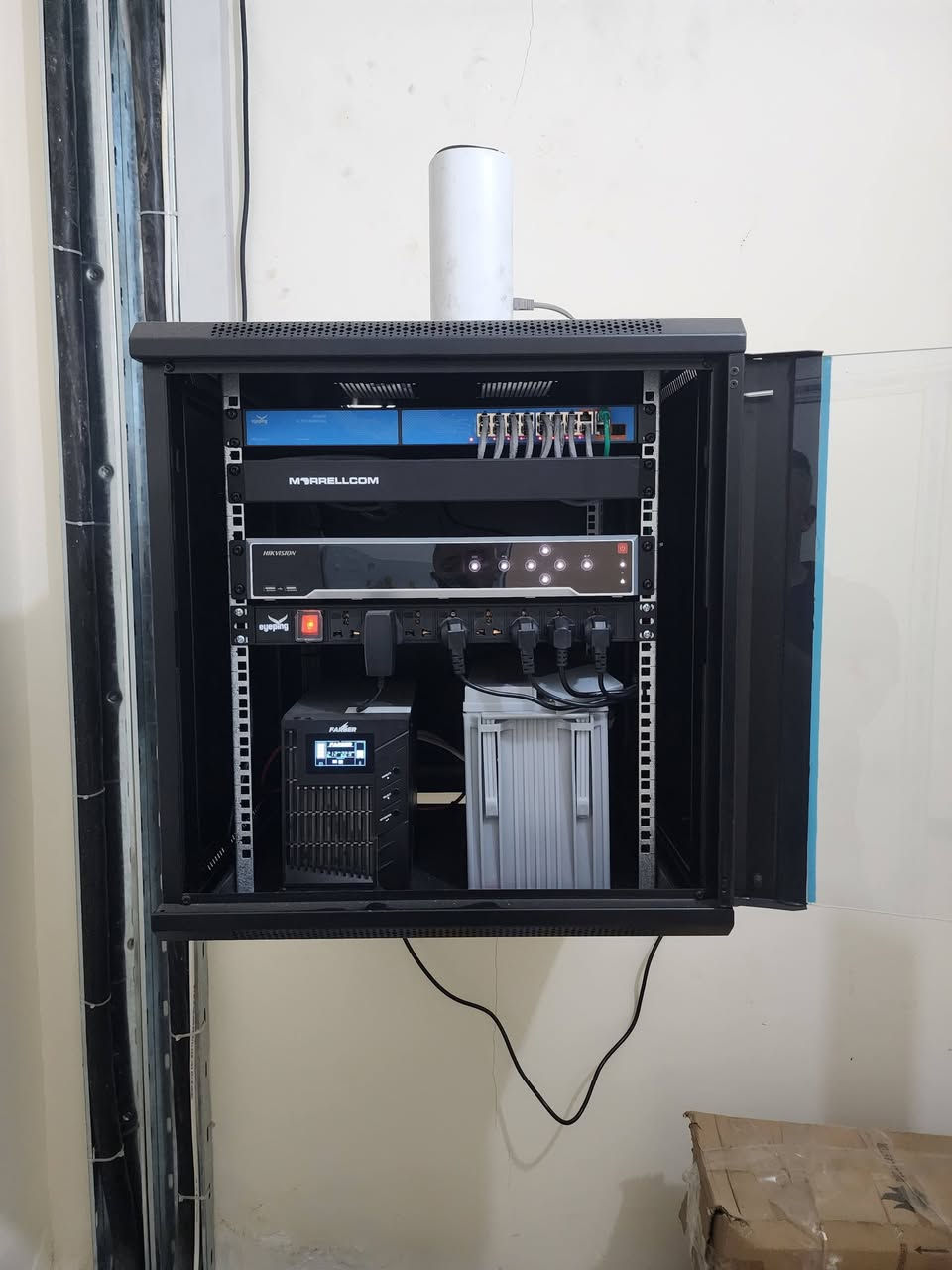 تنصيب كامرات المراقبه للمشاريع والبيوت والبنايات 
تنصيب ستلايت مركزي 
منضومات صوتيه 
بدالات اتصال
اقفال ذكيه
شبكات الانترنيت الداخليه  
***********
