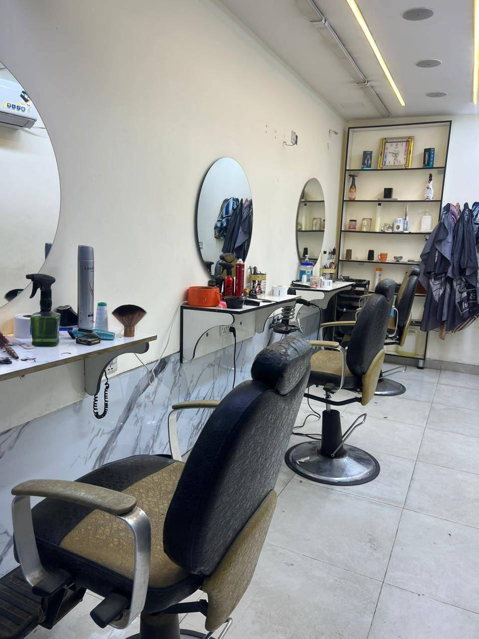 السلام عليكم.
٣ كراسي حلاقه للبيع مكاني حي العامل بغداد سعرهن ٣٠٠ قفل
***********
