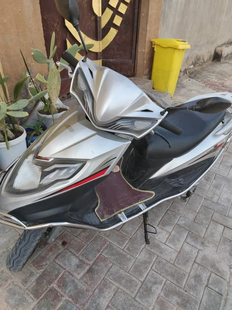 سلام عليكم سكنس صيني دراجه شلعه تخوف ومكينه مجفته جديد بعدها عالسحك سعرها ٢٥٠ وبيها مجال للطيبين متواجد اتصال ووتساب فقط ***********
