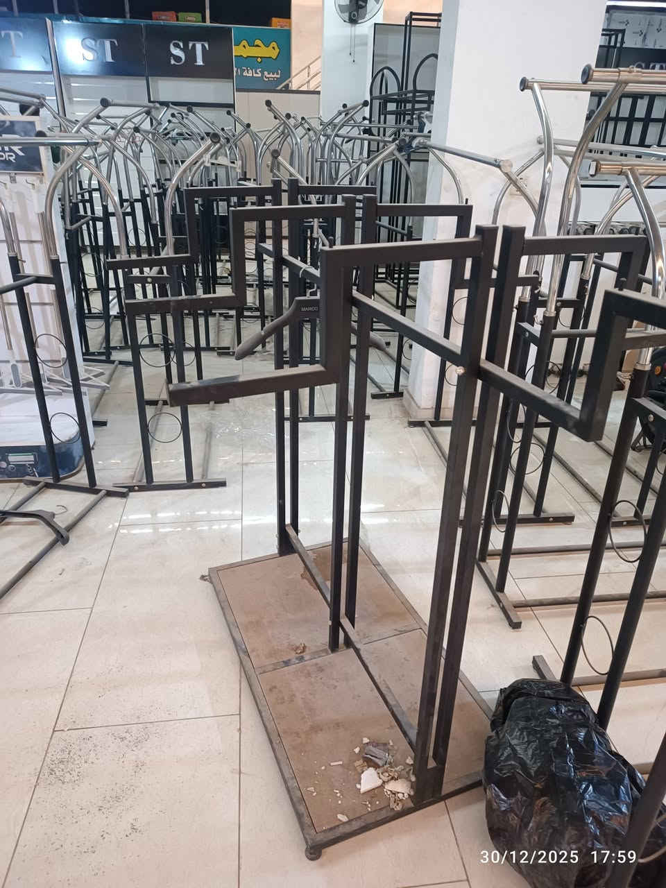 للبيع استاندات وباترينات 
ملكانات 
مكاني بابل 
***********
