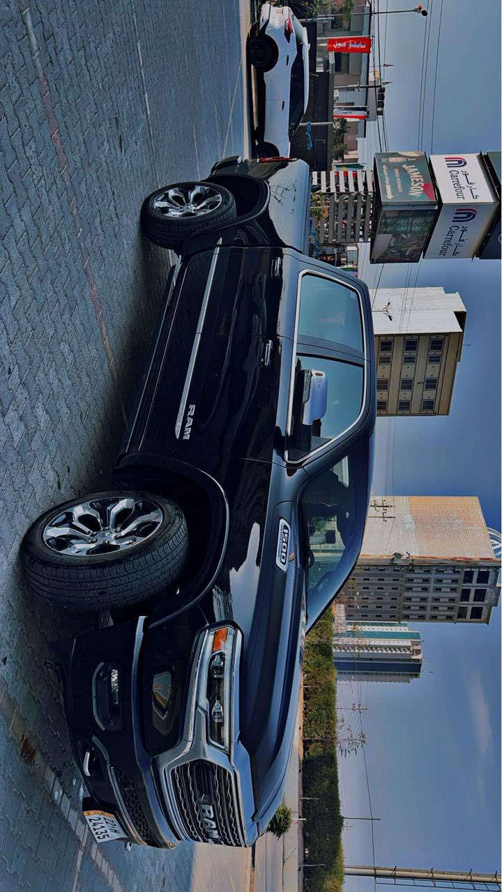 دوج رام 1500(( لمتد )) فول فول مواصفات

الموديل 2022

المحرك : V8 5.7L .

رقم اربيل باسمي تحويل مباشر
المواصفات :فول 1/1 
دوس كهرباء 
* دفع رباعي 4x4. فور ويل
رادار تفاعلي مع مانع تصادم. 
نقطة عمياء. .

 بجم كبس
* دوسات جانبية كهربائية.

* المصابيح الأمامية زنون.

* كشافات الضباب زنون. 

* المصابيح الأمامية والمصابيح الخلفية LED. 

* دخول ذكي (بصمة). 

* تشغيل عن بعد.

* مقاعد من الجلد الفاخر. 

* المقاعد كهربائية مع ميموري.

* المقاعد الأمامية تبريد وتدفئة.
الستيرن تدفئه 
شاشة كبيرة 12 أنچ.

* نظام ملاحة نفكيشن GPS

* حساسات امامية وخلفية.

* 

* مانع تصادم خلفي. 

* مكيف خلفي.

*محدد سرعة.

* ويل كروم قياس 24 انج.

* مرايا كهربائية جانبية من الكروم قابلة للطي كهربائيا.

* شاحن موبايل لاسلكي (واير ليس).

* الشباك الخلفي كهربائي
* غطاء من الجلد للصندوق الخلفي .

* امكانية تعديل ارتفاع دواسات البنزين والبريك.

* هاند بريك كهربائي.

* جوبلسات جگات تصعد وتنزل 

* حساسات امامية. 

* حساسات خلفية. 

*

* مرايا مع خاصية التعتيم الذاتي. 

* مساحات تخزين إضافية 

*باب طويل بدي قصير مرغوب

* سعر 350 و بي مجال للشراي 
***********
الحادث باللصور 👇🏽👇🏽👇🏽👇🏽👇🏽
بالاضافة الى طخه بالباب الامامي السائق ومصلحه
