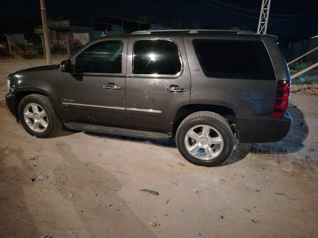السلام عليكم
تاهو ٢٠١٠ ادوات مكفوله من الكص والصبغ كفاله عامه 
مواصفات LTZ كامل مواصفات
فتحة 
كشنات كهرباء + تدفئة تبريد فول
باب خلفي كهرباء
فتحة 
كشن منفصل ملكي VIP

بيهة ارقام وسنوية شمالي تريد وكاله بالسياره 
مكان السيارة  بابل
السعر ٧٥

***********
