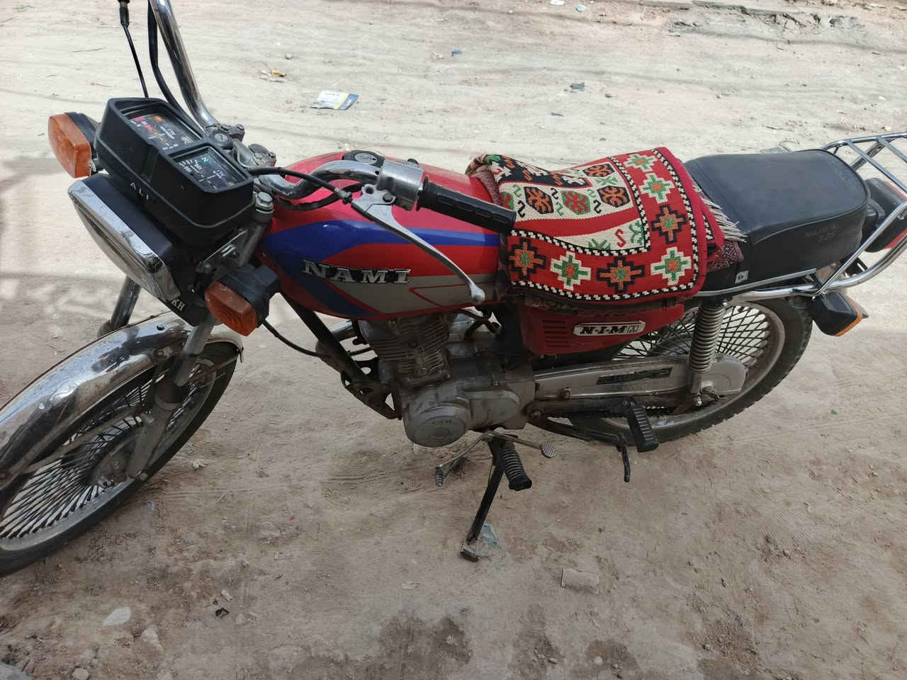 السلام عليكم ارشه مديل١٧ دراجه مابيه شي كلك اكفله الك سرقه وعشائر مكاني كربلاء طويريج رايده ب٣٠٠قفل ‏‪***********‬‏
