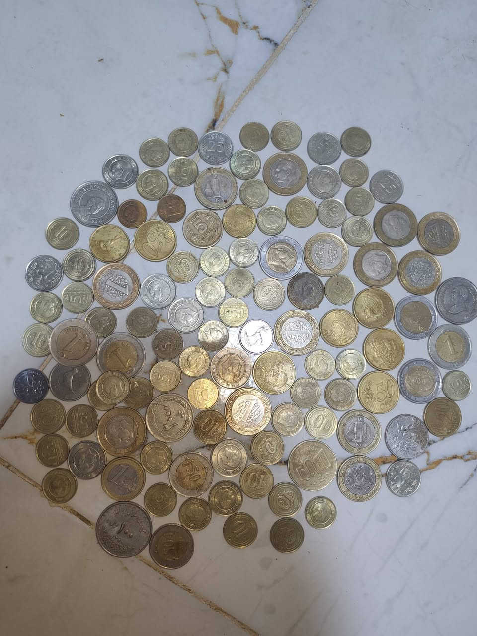 عملات معدنية من عدة بلدان و بيها عملات عمرهن اكثر من ٨٠ سنة لأكثر سعر أبيع من لحد ١٢ بليل 
توصيل ماعندي مكاني بغداد


**إذا كنت صاحب هذا الإعلان وتريد حذفه لأي سبب، رجاءا أرسل رسالة إلى الدعم الفني**