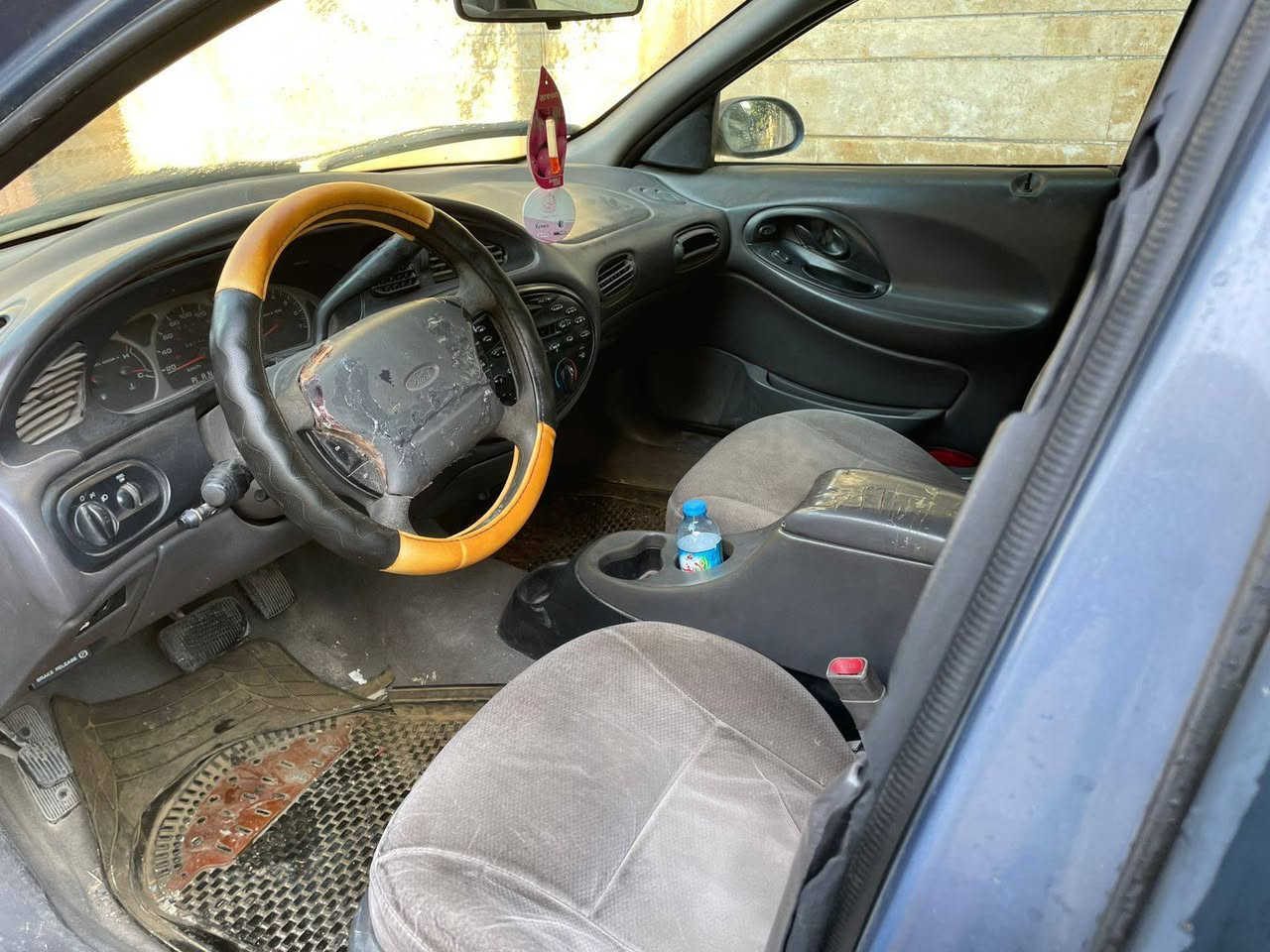 للبيع فورد موديل ١٩٩٩السعر ١٤ وبيها مجال ***********السيارة الكير قيم البيع فحم كوبون بانزين
