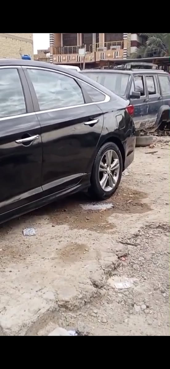 السلام عليكم سوناتا 2018 فول عدا الفتحة
السيارة مصبوغه حزام (حادث امريكا الصبغ )
بصمة تشغيل 
بصمة ابواب 
كرسي السايق كهرباء 
تدفئة بالكراسي
شاشة كبيرة 
حساسات خلفية 
محرك gdi 2400 ( مفتوح معلي الكازكيت )
ماشية 85 الف ميل 
سعره 118 وبيهة مجال حك الجية 
السيارة ب اسمي تحويل ثاني يوم 
مكاني بغداد 
رقمي ***********
