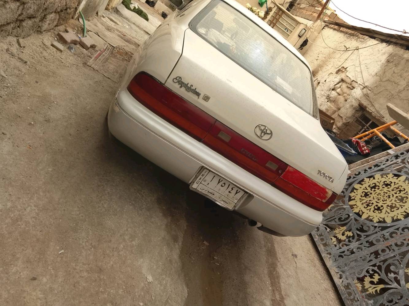 سلام عليكم سياره بطه متصل 1993 مكينه وكير حداديه شرط راعيها موجود شرط التحويل مصفره غرمات سنويه ما منتهيه 27 تخم تاير جهازه تريك وين ما جان سعر 50 وبيها مجال مكاني بصره صبخه العرب *********** فقط واتساب ملاحظه سياره تبريد فقط نقص غاز