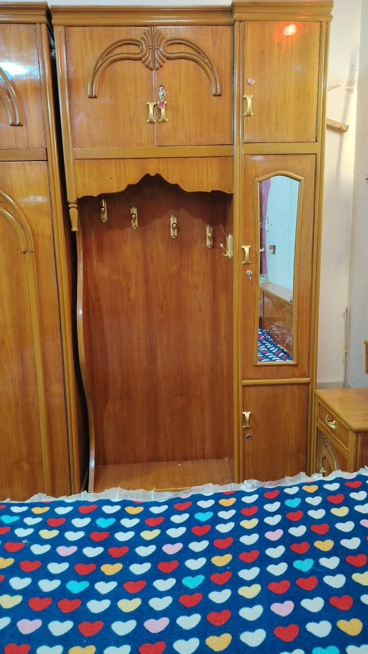 غرفه تسكام صاج صبغ حراري جلاتين خمس بيبان ضهر برغي طابقين غرفه قوويه وجديده استعمال قليل مكان نجف حي المهندسين انتصال على الرقم ***********
